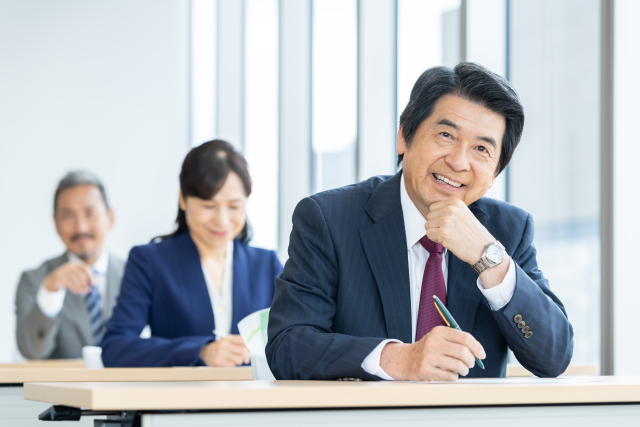 探偵業の開業に向けた研修を受ける受講者のイメージ